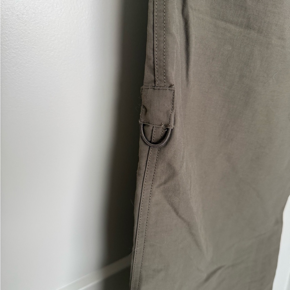 The North Face Women’s Zip Off Convertible Hiking Outdoor Pants - Picture 6 of 7